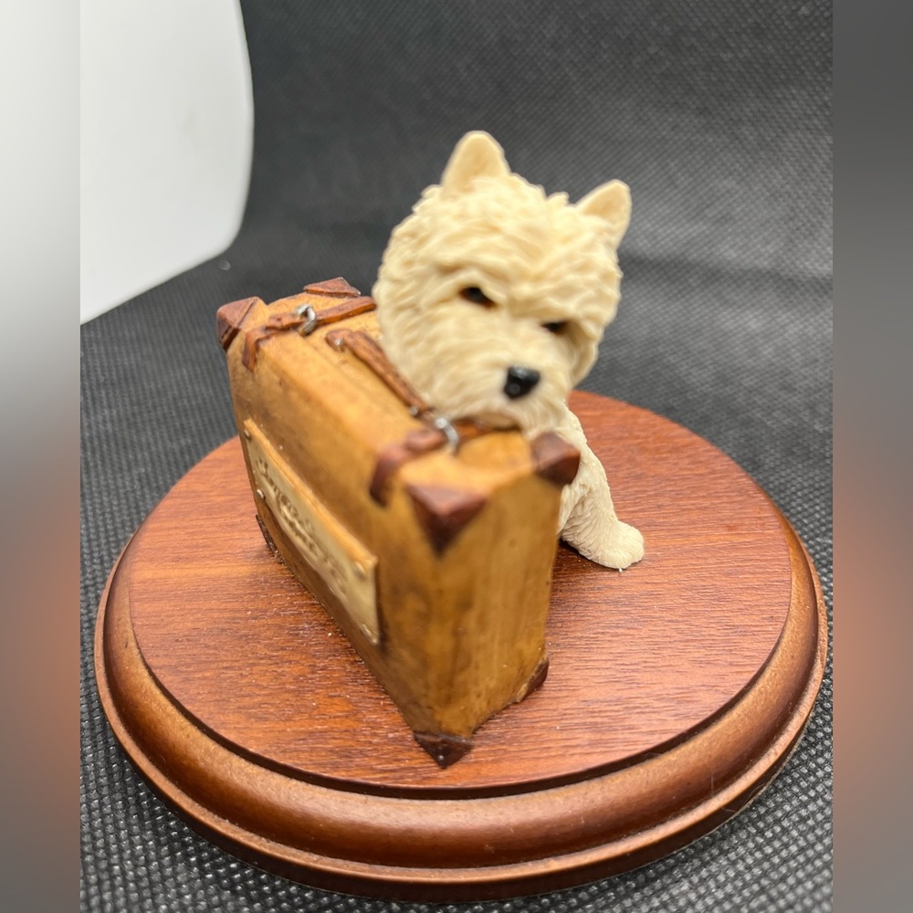 SHERRATT & SIMPSON ENGLAND WEST HIGHLANDER TERRIER WITH LUGGAGE FIGURINE